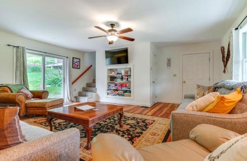 Londonderry House | Londonderry Retreat ~ 3 Mi to Lowell Lake!