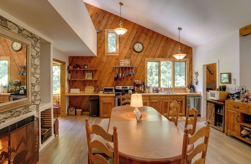 Londonderry House | Londonderry Ski Season Home w/Fireplace Lounge