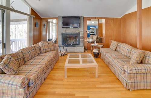 Londonderry House | Londonderry Vacation Home w/Deck + Gas Grill!