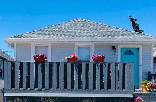 Long Beach House | Long Beach Bungalow in West End - 2 blocks to beach