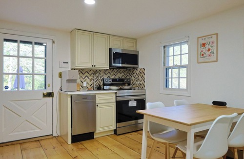 Glen Head House | Long Island Nature Retreat + Peloton + Shared Pool