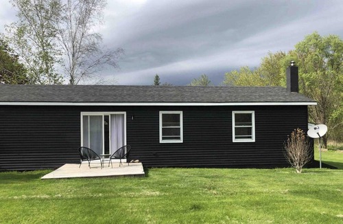 Hudson House | Long term or short term furnished peppercorn cottage!