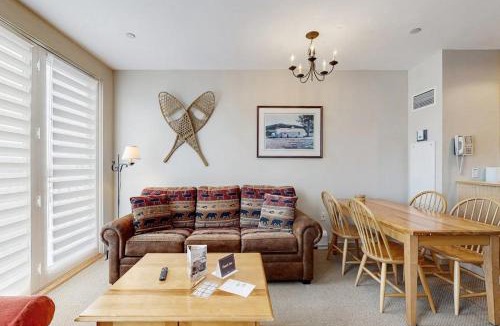 Stratton Mountain Apartment | Long Trail House 459
