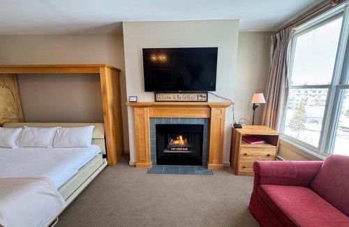 Stratton Mountain Apartment | Long Trail House 459