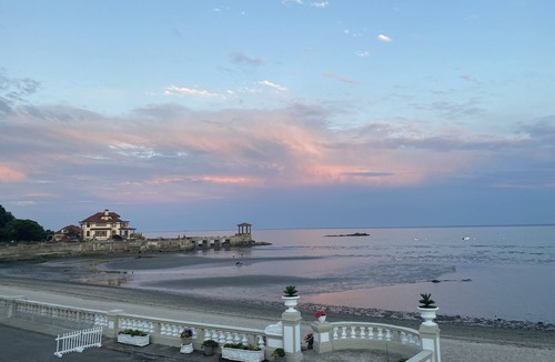 Milford House | Longterm Beach House rental right along the sound in Woodmont, CT.