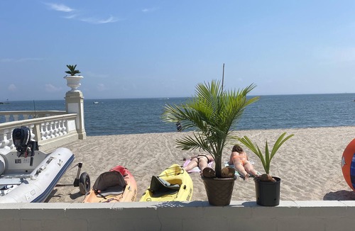 Milford House | Longterm Beach House rental right along the sound in Woodmont, CT.