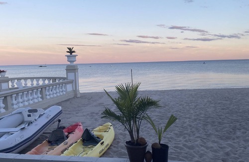 Milford House | Longterm Beach House rental right along the sound in Woodmont, CT.