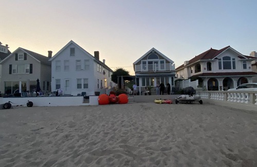Milford House | Longterm Beach House rental right along the sound in Woodmont, CT.