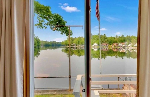 Lebanon Cottage | 🌊 🦆 Loon's Landing ☀️ 🛶: Sunset-Facing Maine Cottage w/hot tub & grill!