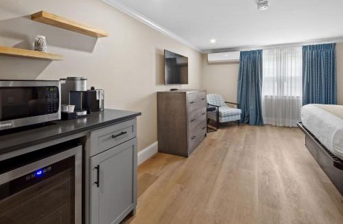 West Dennis Hotel | Love Farms Lodge