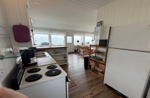Vinalhaven Cottage | Lovely 1-bedroom cottage on The Reach in charming Vinalhaven perfect for getaway