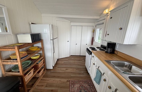 Vinalhaven Cottage | Lovely 1-bedroom cottage on The Reach in charming Vinalhaven perfect for getaway