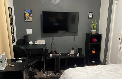 University Heights Apartment | Lovely 1-bedroom in a 3 bedroom apartment with AC in vibrant Bronx
