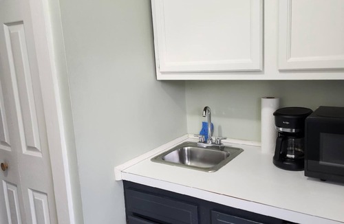 Boalsburg Apartment | Lovely 1-room studio with Queen bed and kitchenette in peaceful Boalsburg.