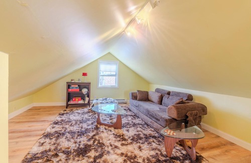 Somerville House | Lovely 10-bedroom, 14 bed house in tranquil Somerville perfect for groups