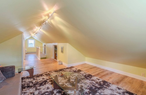 Somerville House | Lovely 10-bedroom, 14 bed house in tranquil Somerville perfect for groups