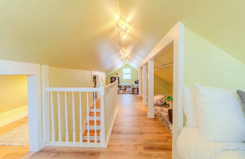 Somerville House | Lovely 10-bedroom, 14 bed house in tranquil Somerville perfect for groups