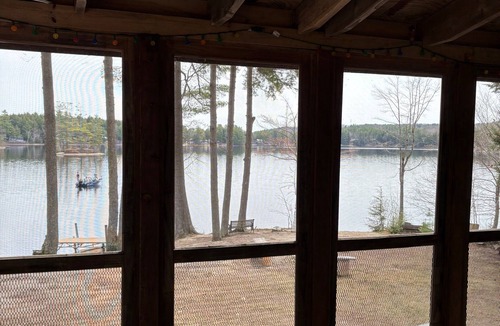 Limerick Cottage | Lovely 2-bedroom cottage with AC in Limerick, ME on Sokokis Lake