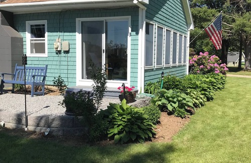 Antrim House | Lovely 2-bedroom Lake House in Antrim perfect for a relaxing getaway.
