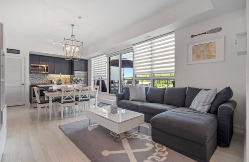 Innisfil House | Lovely 2 Bedroom Vacation Home at the heart of Friday Harbour