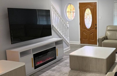 Vineland House | Lovely 3-bedroom townhome with AC in Vineland near lake