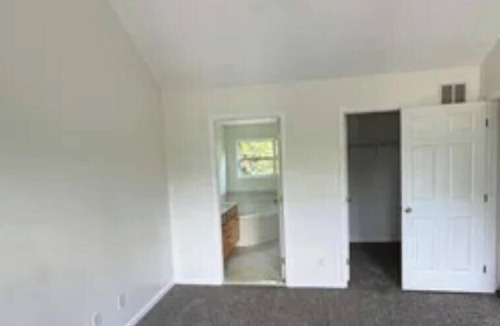 Vineland House | Lovely 3-bedroom townhome with AC in Vineland near lake
