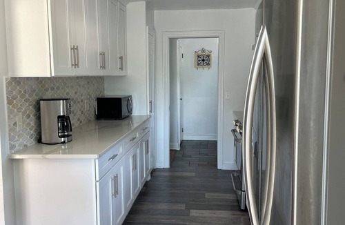 Teaneck House | Lovely 4-bedroom house in Teaneck - 3 mins walk to bus, 20 mins drive NYC.
