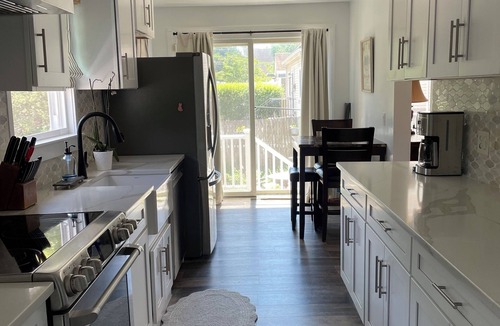 Teaneck House | Lovely 4-bedroom house in Teaneck - 3 mins walk to bus, 20 mins drive NYC.