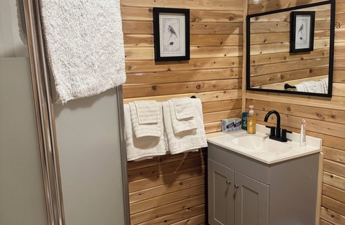 Littleton House | Lovely all new 2-bedroom cabin with T.V. & free internet in charming Littleton