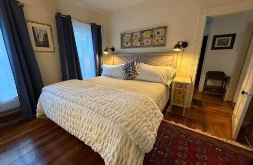 Milford Apartment | Lovely apartment with King bed, 2 twins & 2 sofas