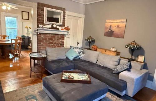 Milford Apartment | Lovely apartment with King bed, 2 twins & 2 sofas