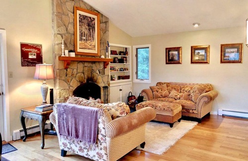 Carroll Cottage | Lovely Bretton Woods Vacation Cottage on a Ski Trail