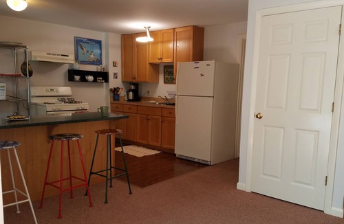 Tisbury Apartment | Lovely, Bright 2 Bedroom Apartment. Great location
