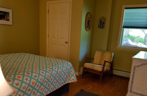 Tisbury Apartment | Lovely, Bright 2 Bedroom Apartment. Great location