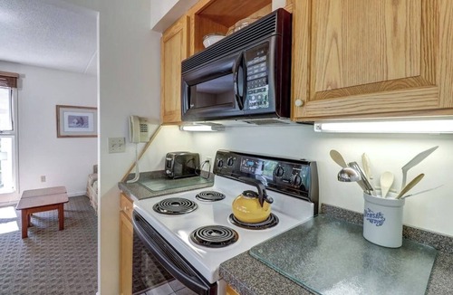 Warren Apartment | Lovely condo near skiing with 3 pools, sauna, fitness room & balcony