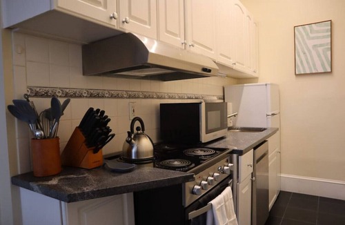 Fenway–Kenmore Apartment | Lovely Fenway 1br | New to VRBO!