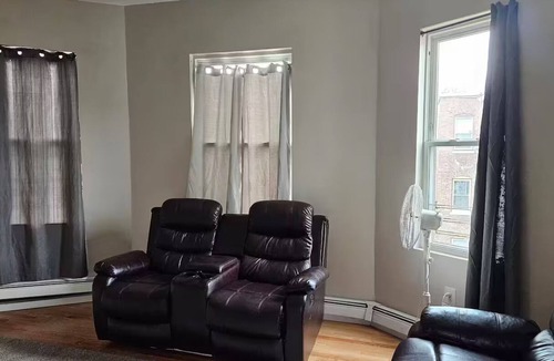 Roxbury Apartment | Lovely fully equipped 4-bedroom apartment in charming Boston with parking.