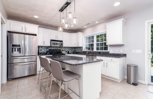 Narragansett House | Lovely home w/in ground-pool, central air, private yard & more!