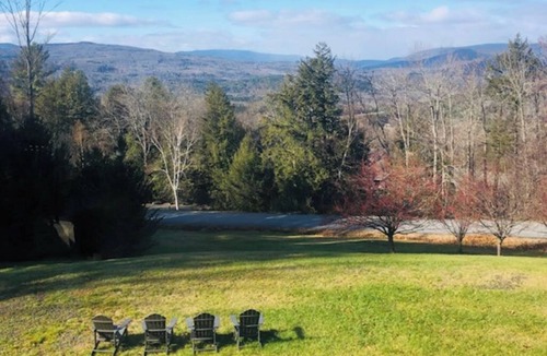 Campton House | Lovely mountain retreat with amazing views, game room & firepit