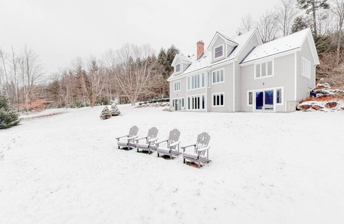 Campton House | Lovely mountain retreat with amazing views, game room & firepit