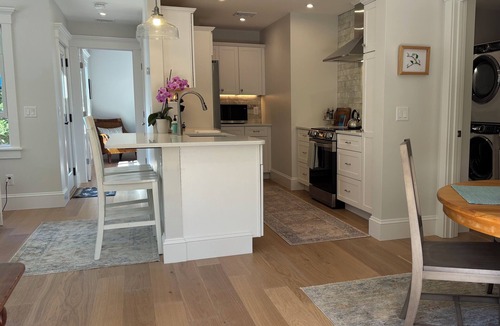 Edgartown Cottage | Lovely one bedroom cottage for a relaxing vineyard getaway.