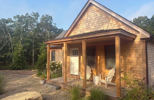 Edgartown Cottage | Lovely one bedroom cottage for a relaxing vineyard getaway.