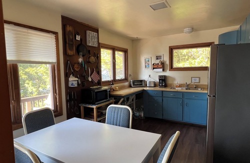 Henderson Cottage | Lovely, Open Cottage on Lake Ontario