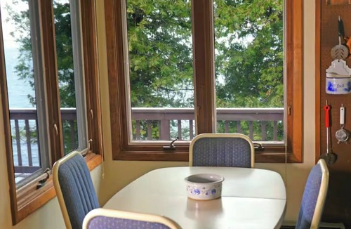 Henderson Cottage | Lovely, Open Cottage on Lake Ontario
