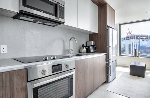 Seaport District Apartment | Lovely Seaport 1BR w/Gym, Pool, W/D, near Fan Pier, by Blueground