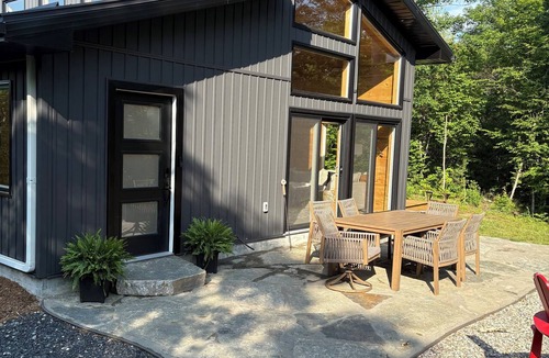 Arden Cottage | Lovely three bedroom cottage, with gourmet kitchen and cozy living room