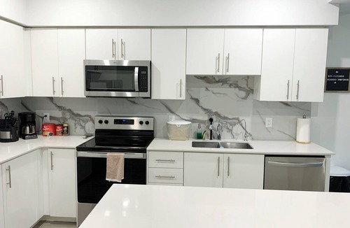 Rosemount House | Lovely Townhouse. 5 min Fairway Station.12 min Conestoga College.14 min Waterloo