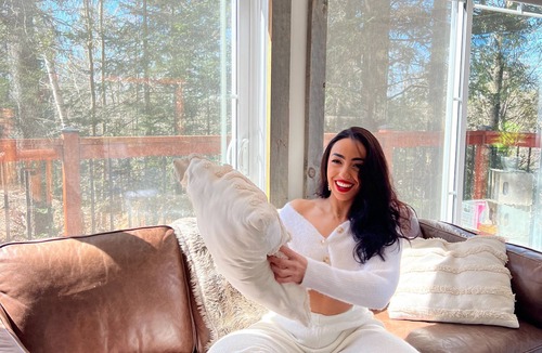 Pointe-au-Chene Ski Chalet | ❤️❤️❤️ LoveNestChalet | Hot Tub, Fireplace & BBQ ❤️ Lake & Mountain ❤️❤️❤️