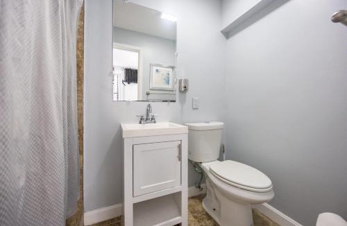 Bay Village Apartment | Lower Level Studios In Hip Bay Village