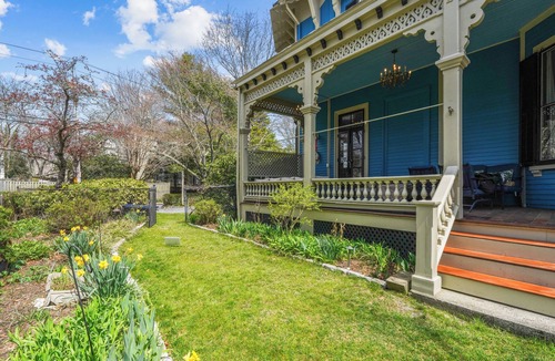Top of the Hill House | LTR Downtown Mansion Walk to Everything, Parking, Indoor Outdoor Living